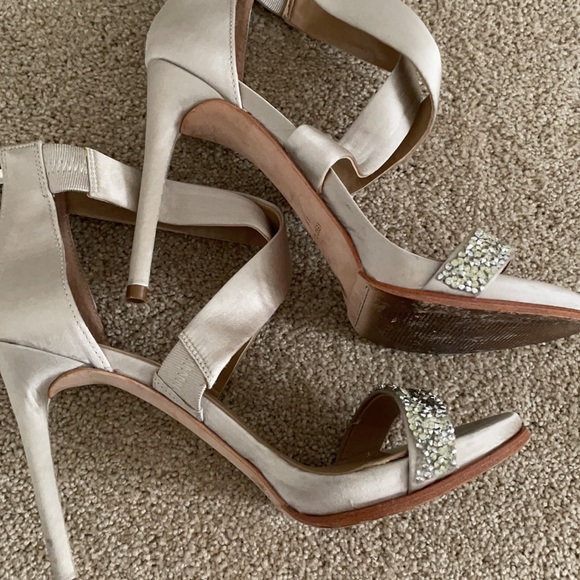 New BCBG Ariel Shimmer Pewter Leather Stiletto Heels Evening  BCBG Evening Heels